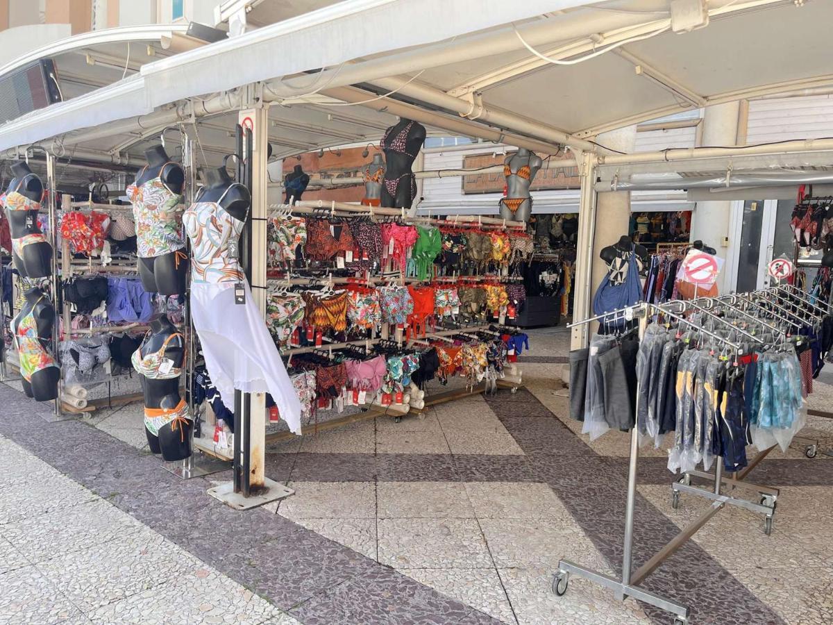 Studio Cabine A 200M De Port Frejus, Plage, Commerces, Terrasse, 4 Couchages, Menage Inclus - Fr-1-226A-31 Bagian luar foto