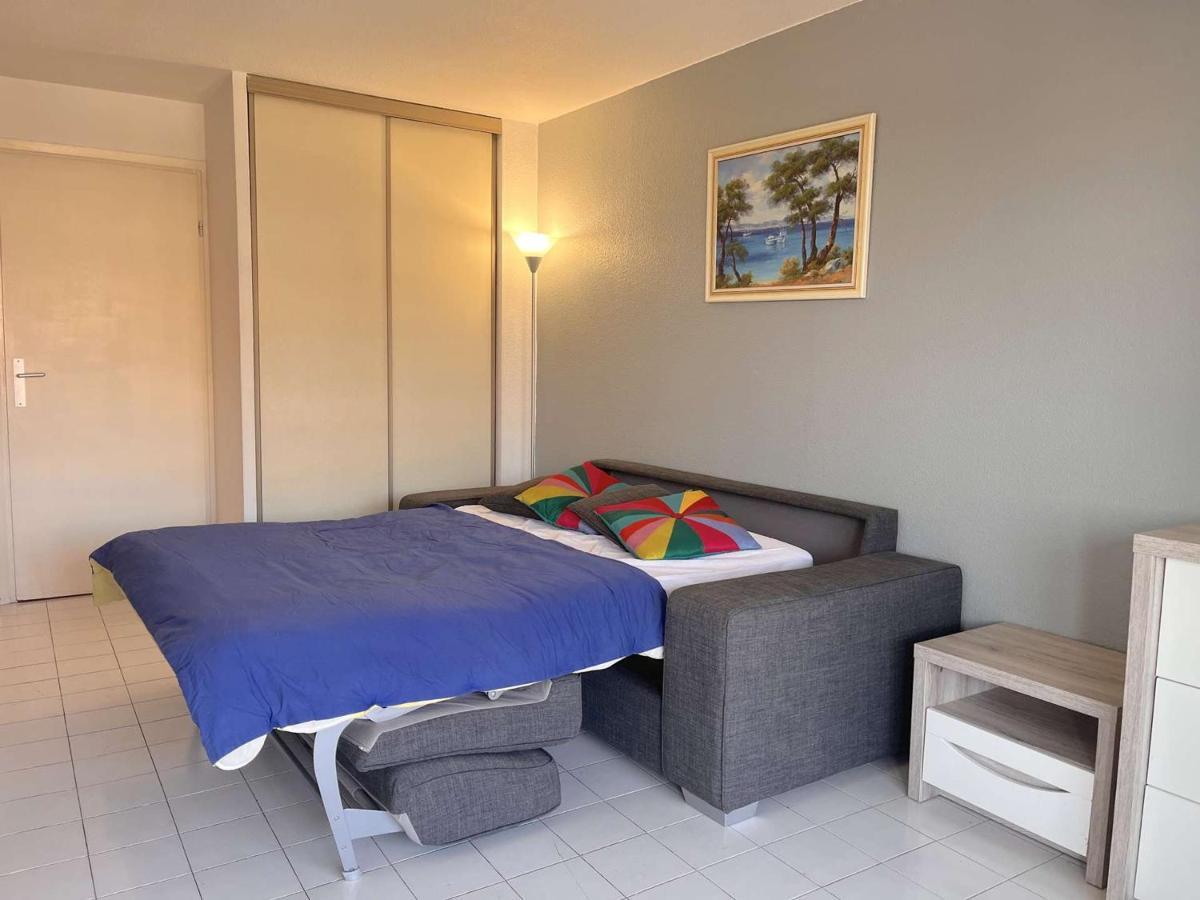 Studio Cabine A 200M De Port Frejus, Plage, Commerces, Terrasse, 4 Couchages, Menage Inclus - Fr-1-226A-31 Bagian luar foto