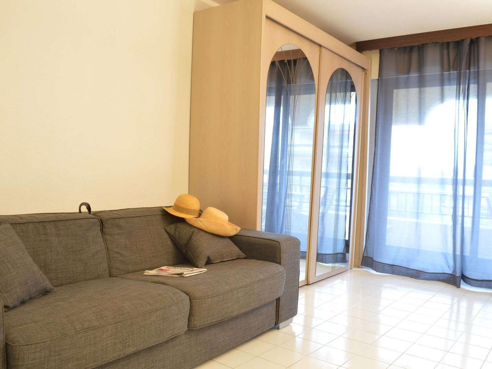 Studio Cabine A 200M De Port Frejus, Plage, Commerces, Terrasse, 4 Couchages, Menage Inclus - Fr-1-226A-31 Bagian luar foto