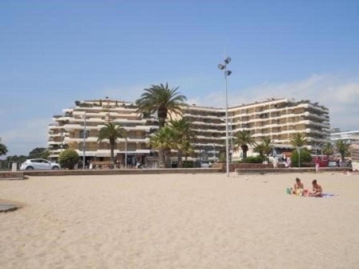 Studio Cabine A 200M De Port Frejus, Plage, Commerces, Terrasse, 4 Couchages, Menage Inclus - Fr-1-226A-31 Bagian luar foto